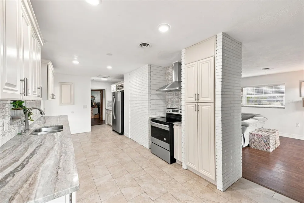 39118 5TH AVENUE Zephyrhills, FL 33542