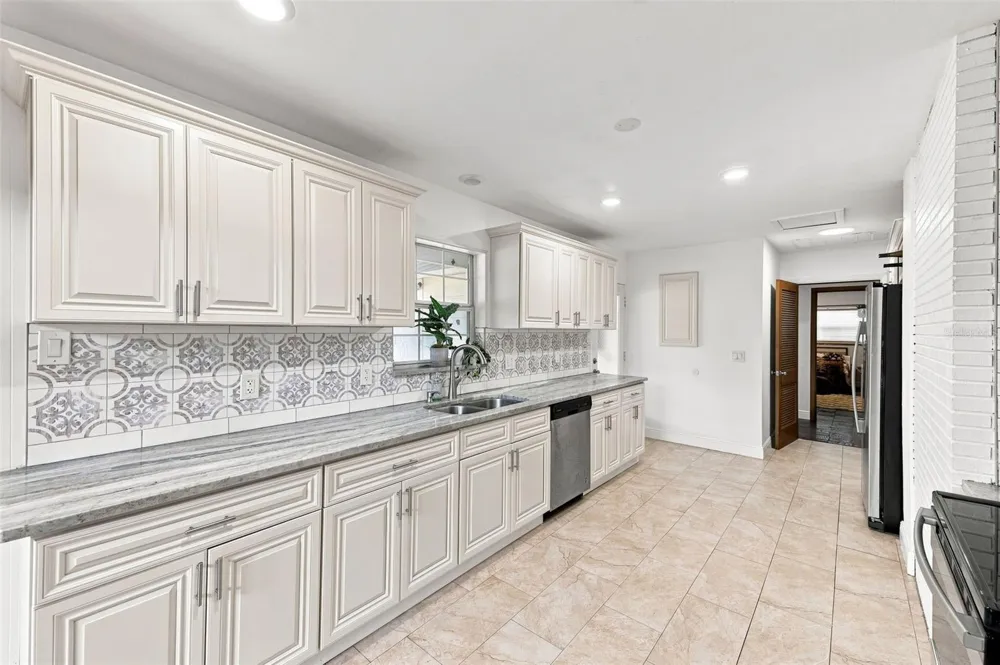 39118 5TH AVENUE Zephyrhills, FL 33542