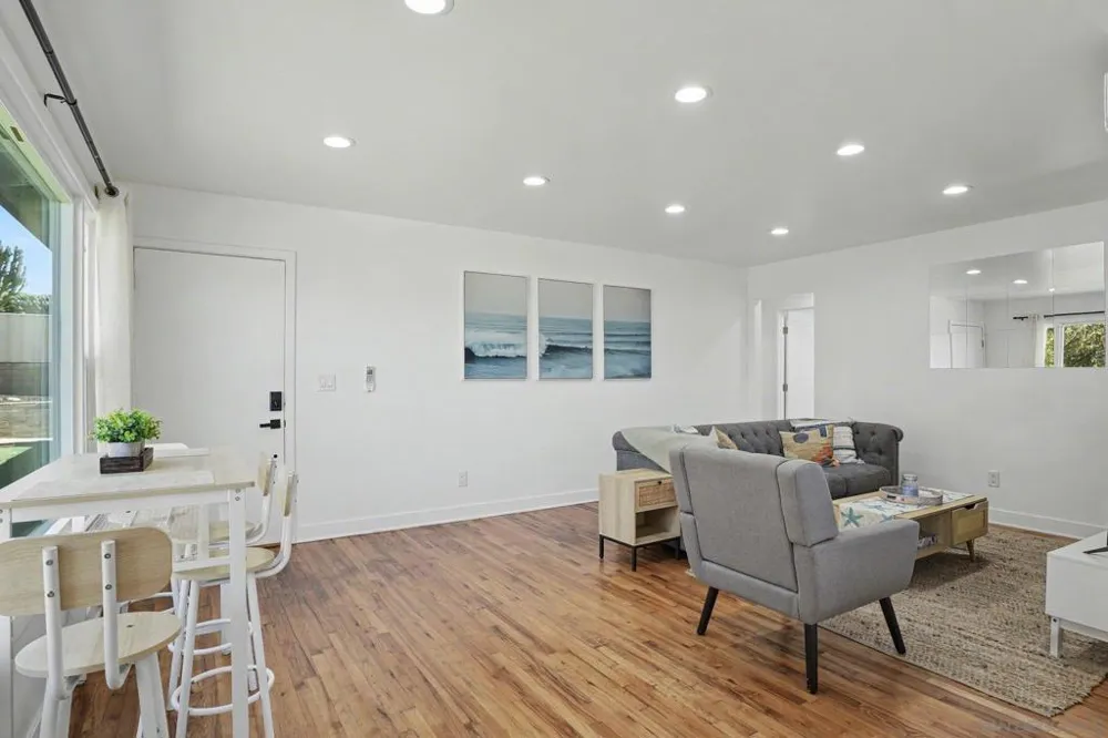 4637 Del Mar San Diego, CA 92107