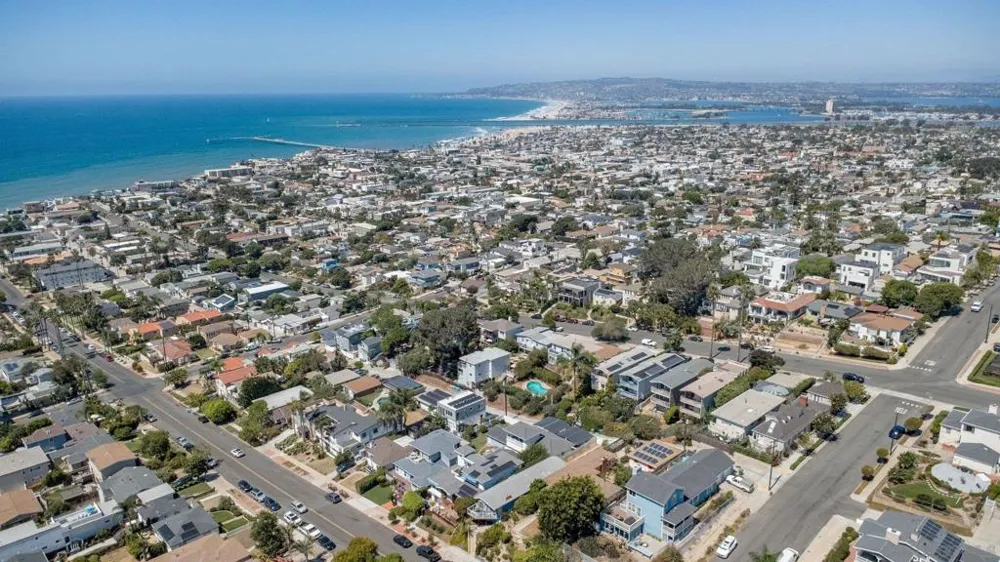 4637 Del Mar San Diego, CA 92107