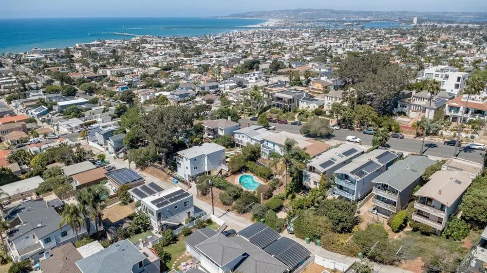 4637 Del Mar San Diego, CA 92107