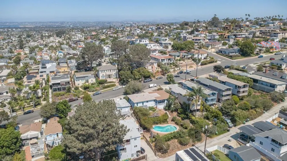 4637 Del Mar San Diego, CA 92107