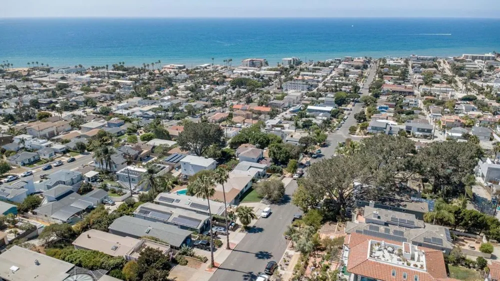 4637 Del Mar San Diego, CA 92107