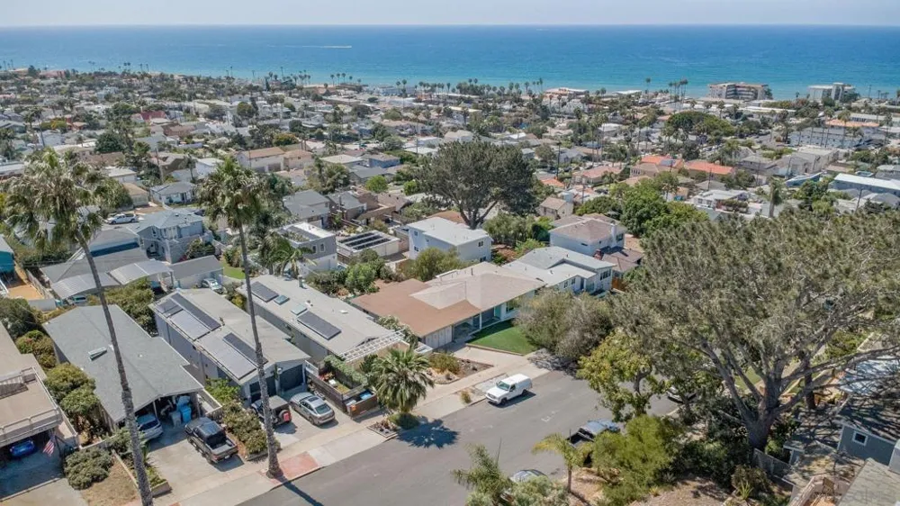 4637 Del Mar San Diego, CA 92107