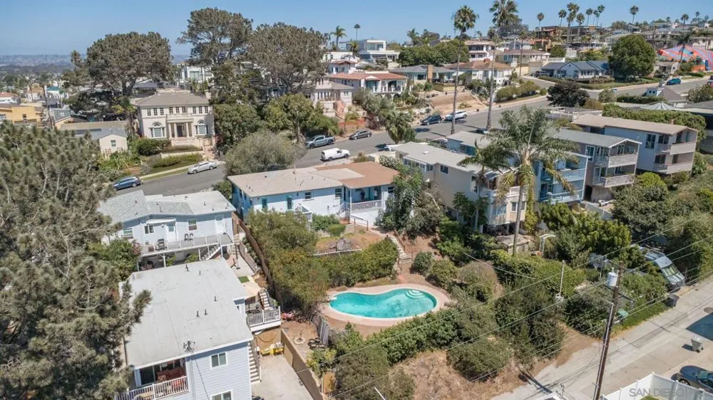 4637 Del Mar San Diego, CA 92107