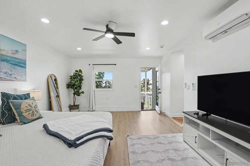 4637 Del Mar San Diego, CA 92107
