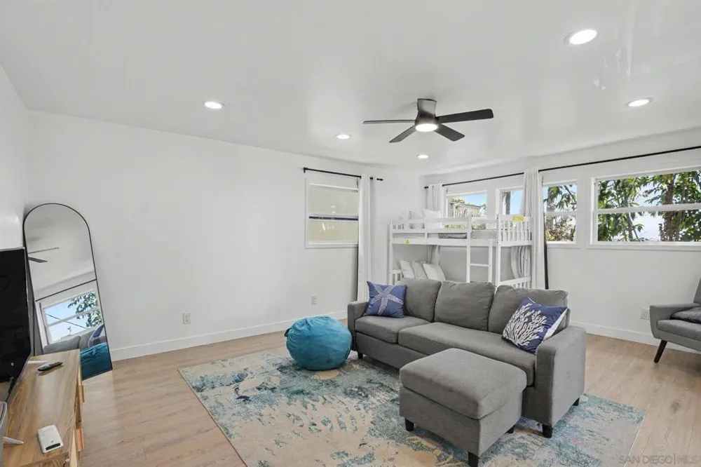 4637 Del Mar San Diego, CA 92107