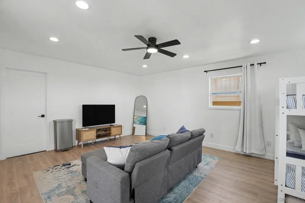 4637 Del Mar San Diego, CA 92107