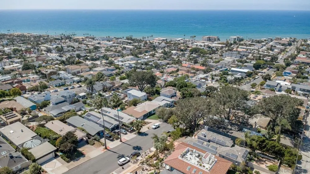 4637 Del Mar San Diego, CA 92107