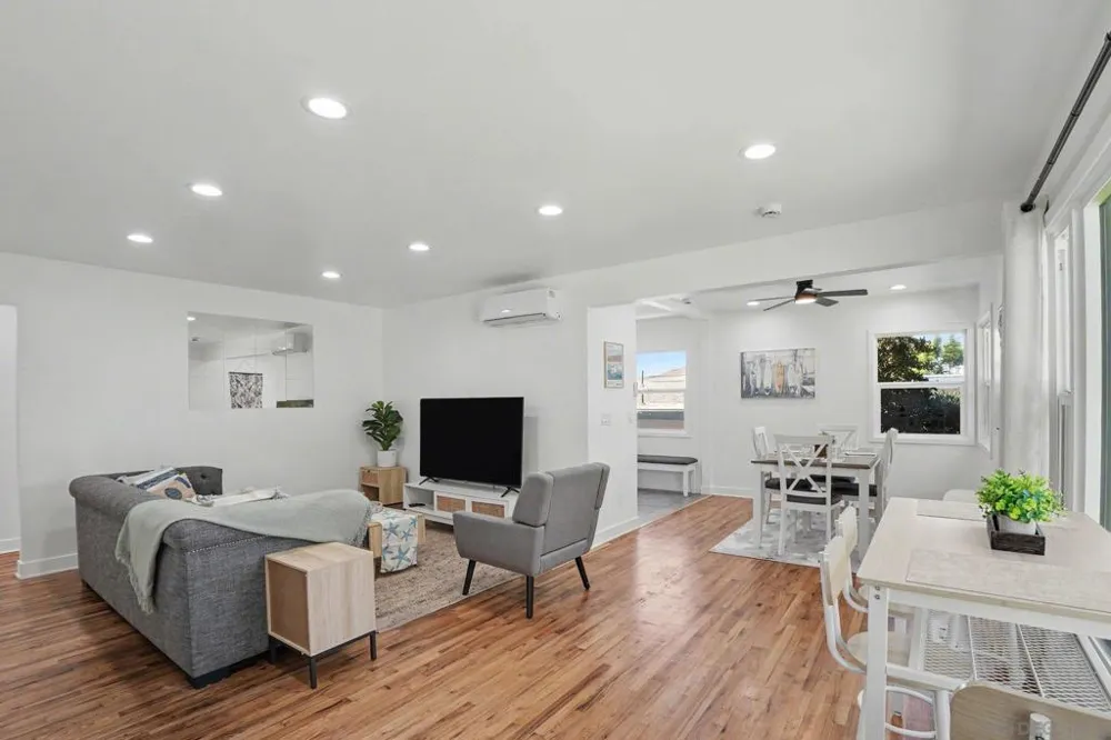 4637 Del Mar San Diego, CA 92107