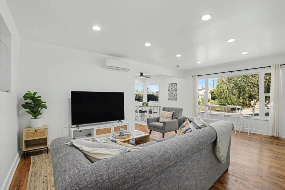 4637 Del Mar San Diego, CA 92107
