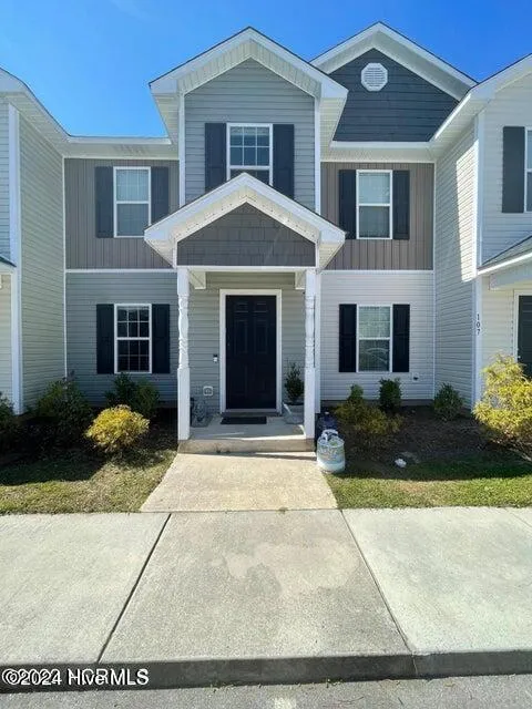 105 W Murrow Lane