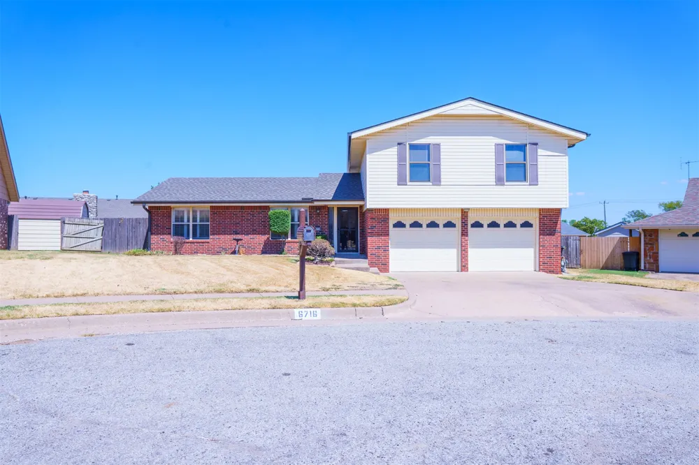 6716 Dover Court Bartlesville, OK 74006