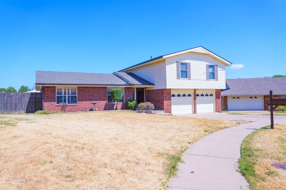 6716 Dover Court Bartlesville, OK 74006