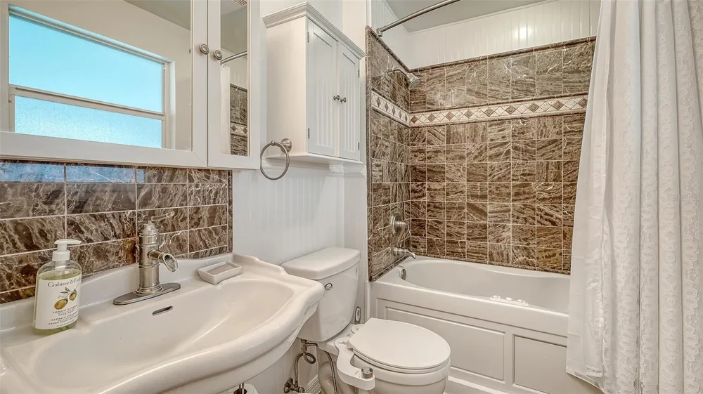 516 SPOONBILL WAY Sarasota, FL 34236