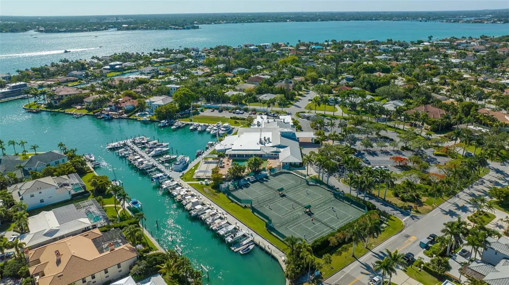 516 SPOONBILL WAY Sarasota, FL 34236
