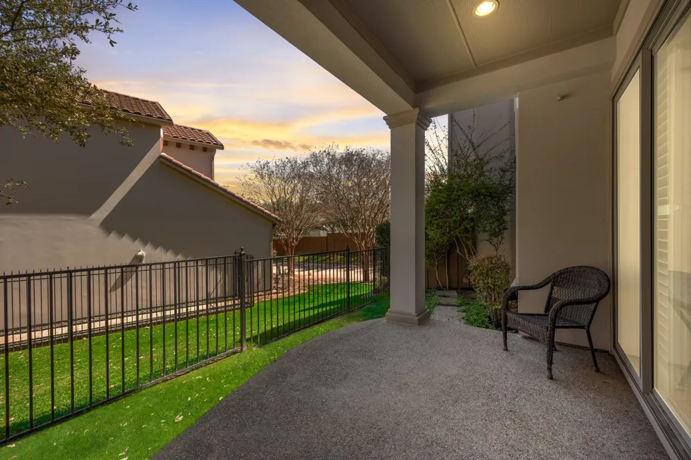 14737 Stanford Court Addison, TX 75254