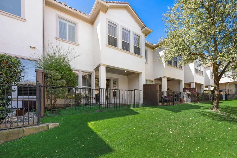 14737 Stanford Court Addison, TX 75254