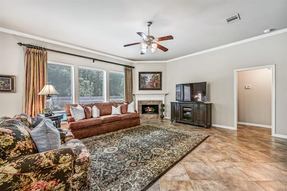 2427 Pioneer Oaks Drive Fresno, TX 77545