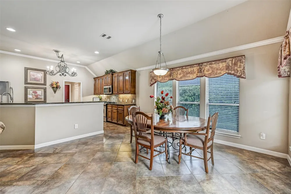 2427 Pioneer Oaks Drive Fresno, TX 77545