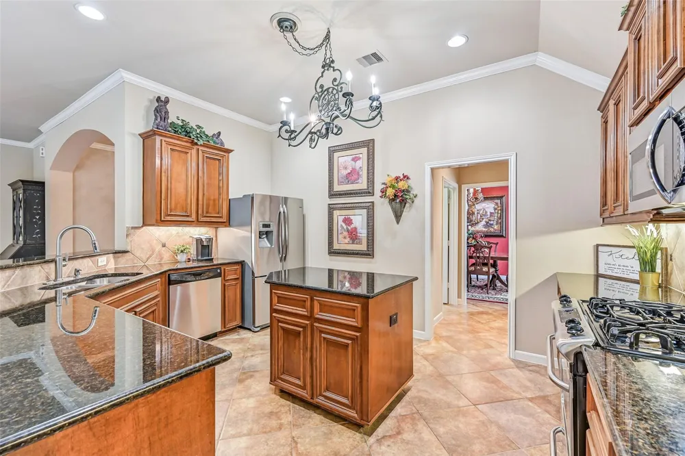2427 Pioneer Oaks Drive Fresno, TX 77545