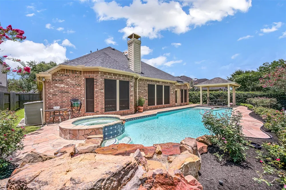 2427 Pioneer Oaks Drive Fresno, TX 77545