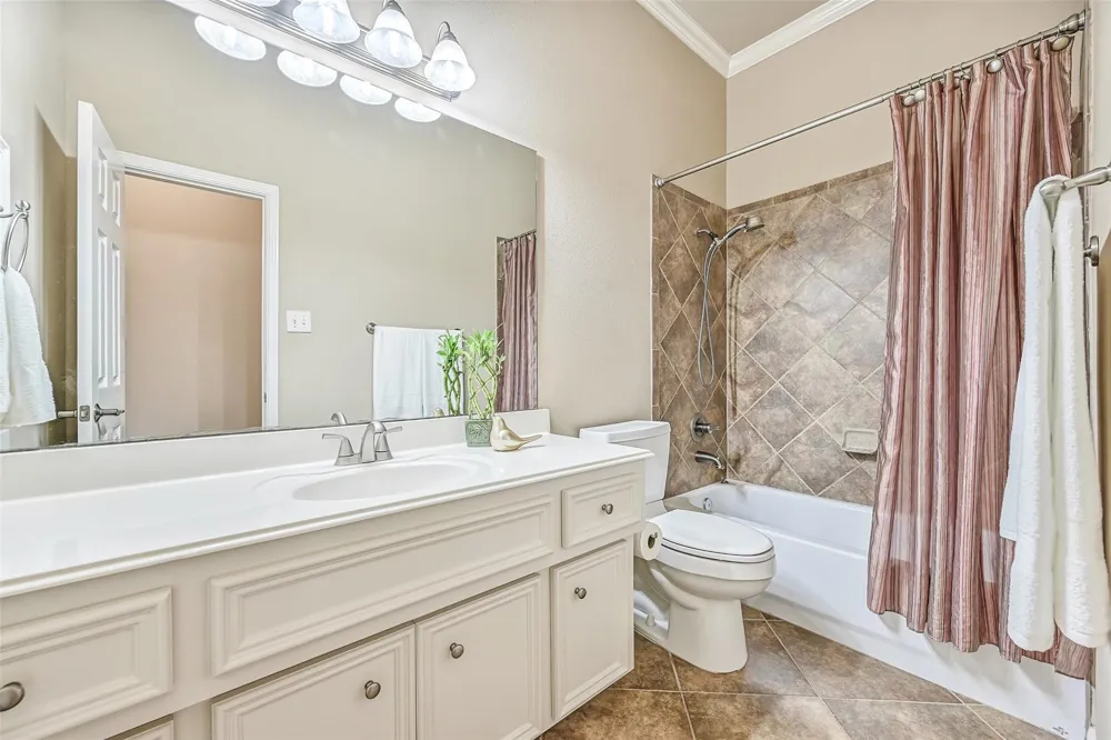 2427 Pioneer Oaks Drive Fresno, TX 77545