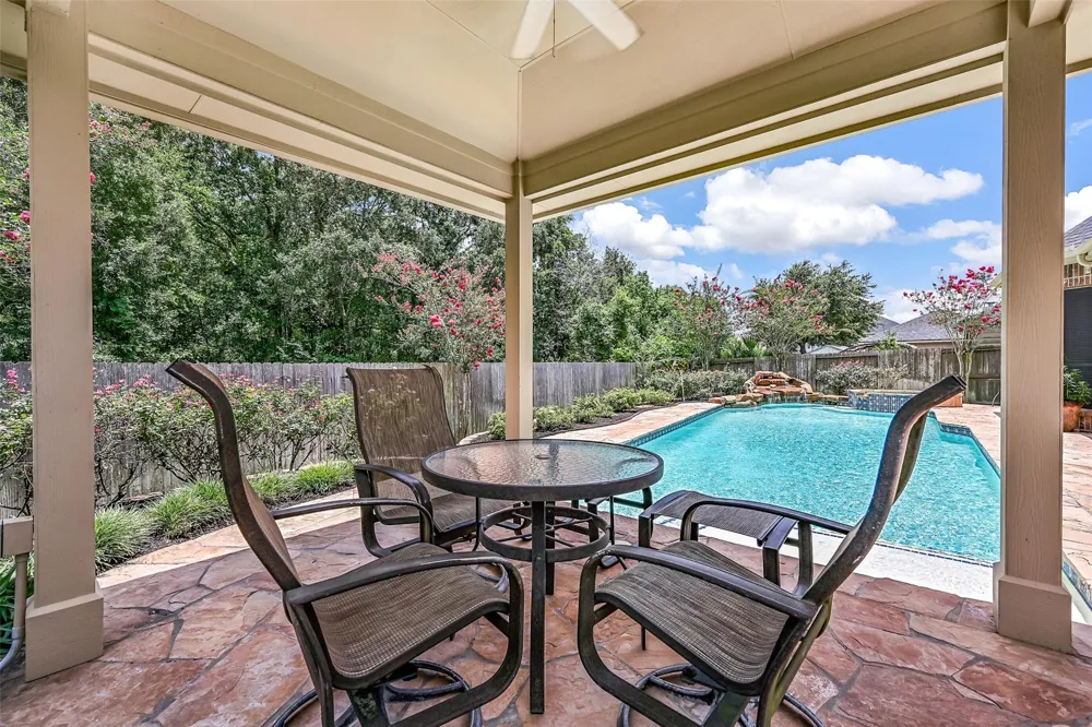 2427 Pioneer Oaks Drive Fresno, TX 77545