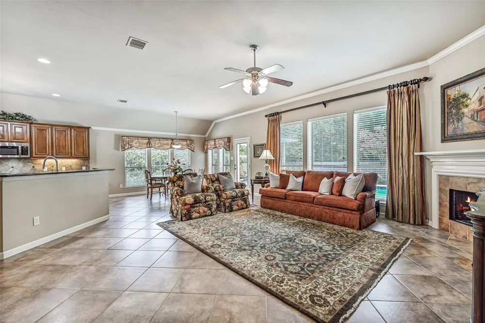 2427 Pioneer Oaks Drive Fresno, TX 77545