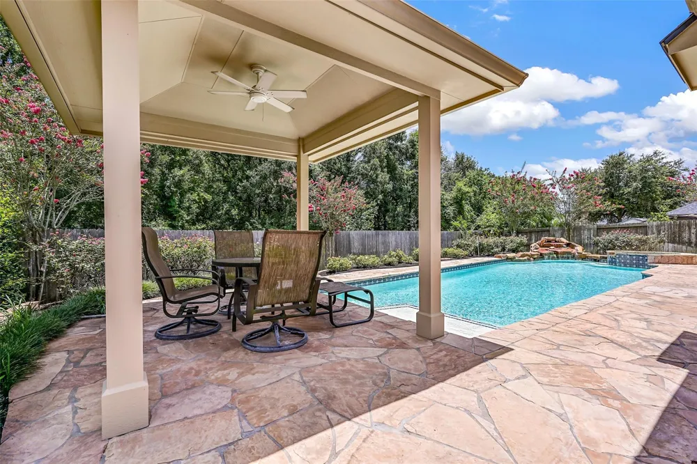 2427 Pioneer Oaks Drive Fresno, TX 77545