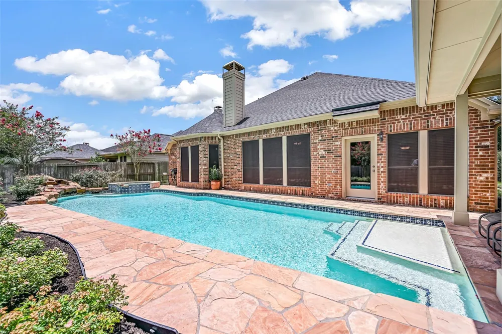 2427 Pioneer Oaks Drive Fresno, TX 77545