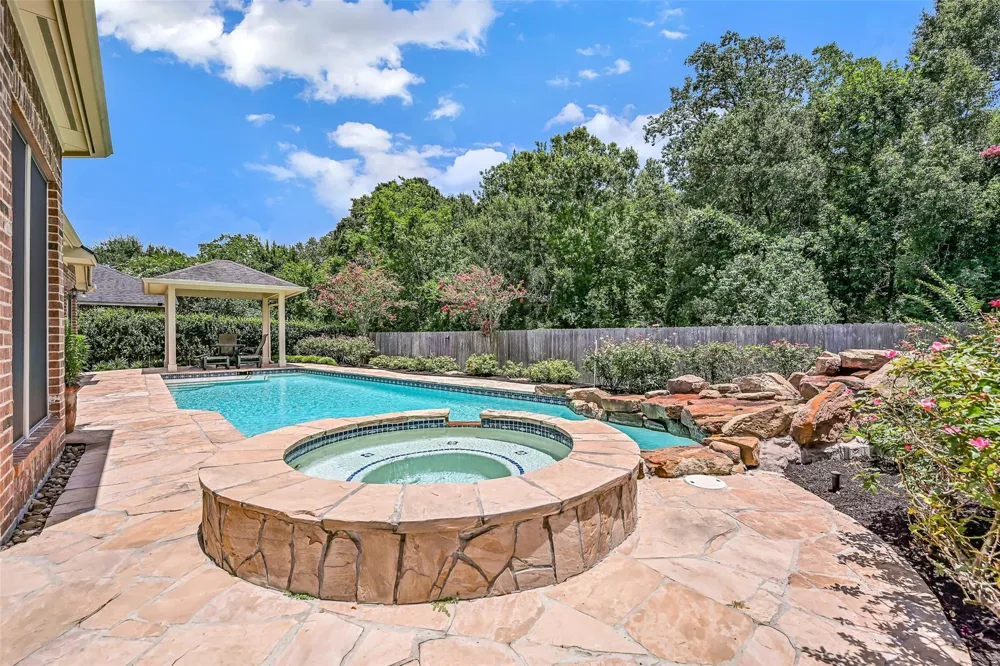 2427 Pioneer Oaks Drive Fresno, TX 77545