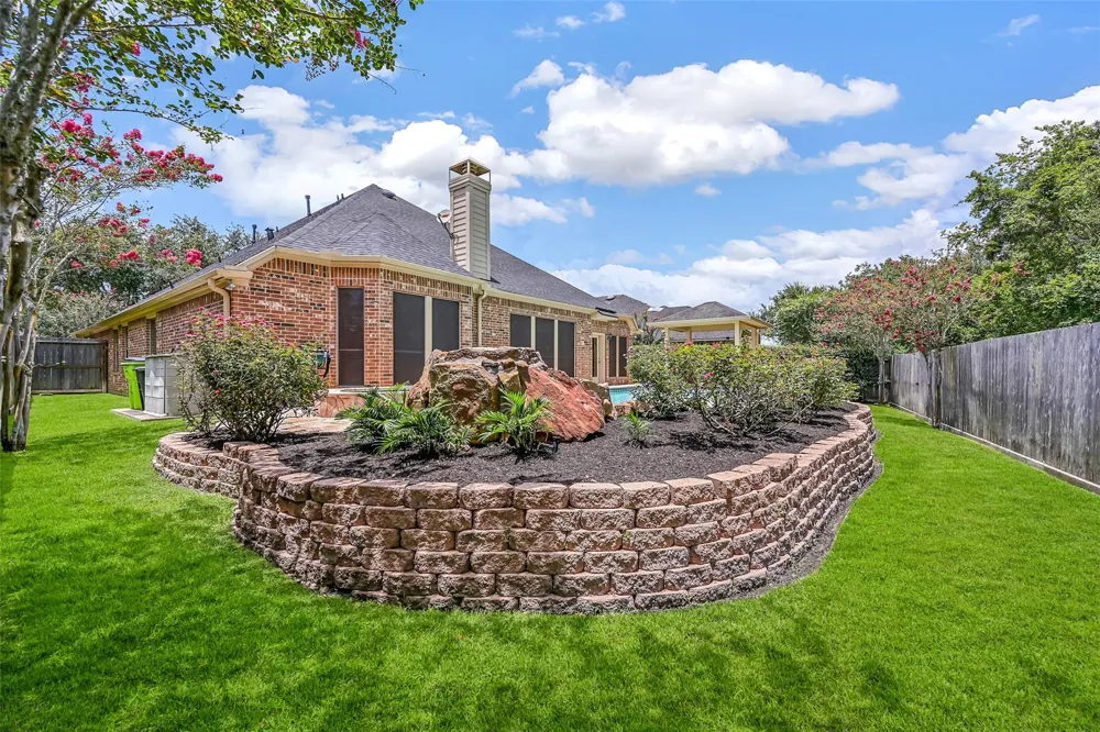 2427 Pioneer Oaks Drive Fresno, TX 77545