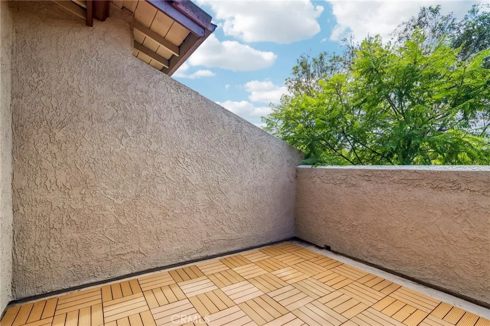1574 Charterwood Court Thousand Oaks, CA 91362