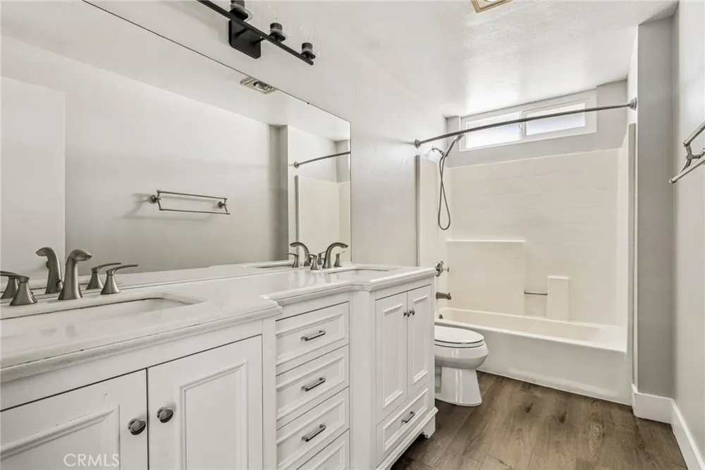 1574 Charterwood Court Thousand Oaks, CA 91362
