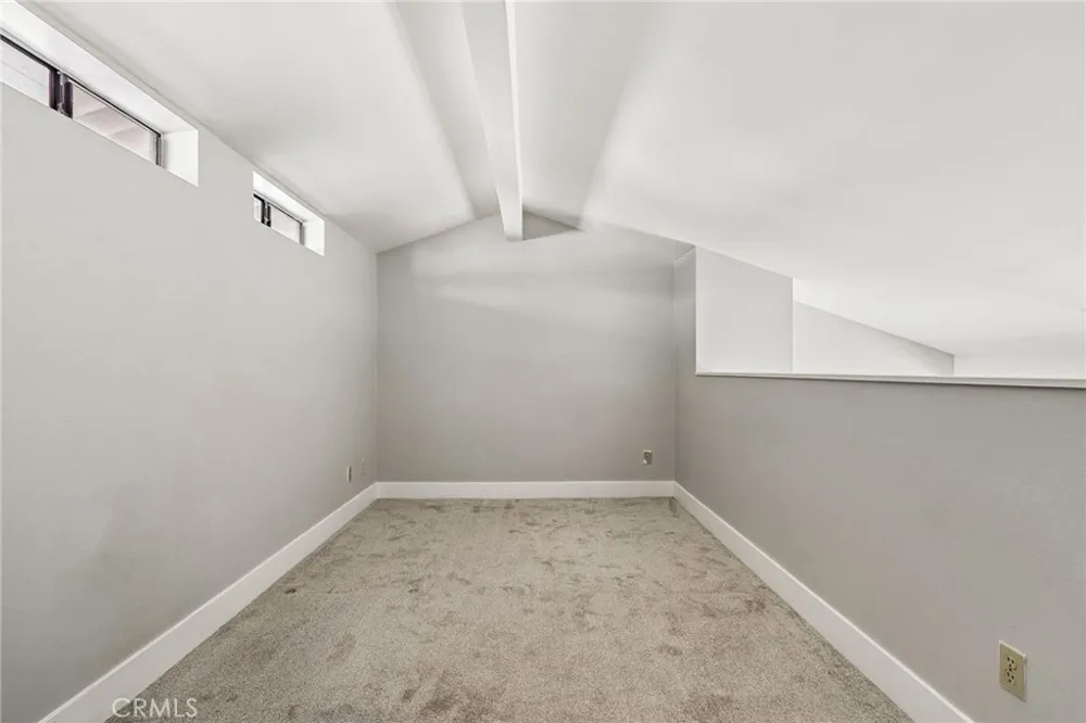 1574 Charterwood Court Thousand Oaks, CA 91362