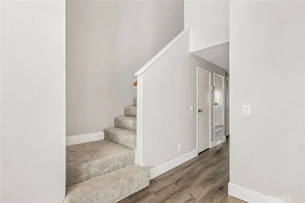 1574 Charterwood Court Thousand Oaks, CA 91362
