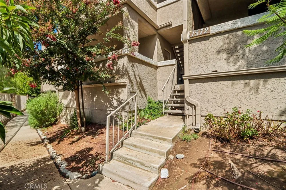 1574 Charterwood Court Thousand Oaks, CA 91362