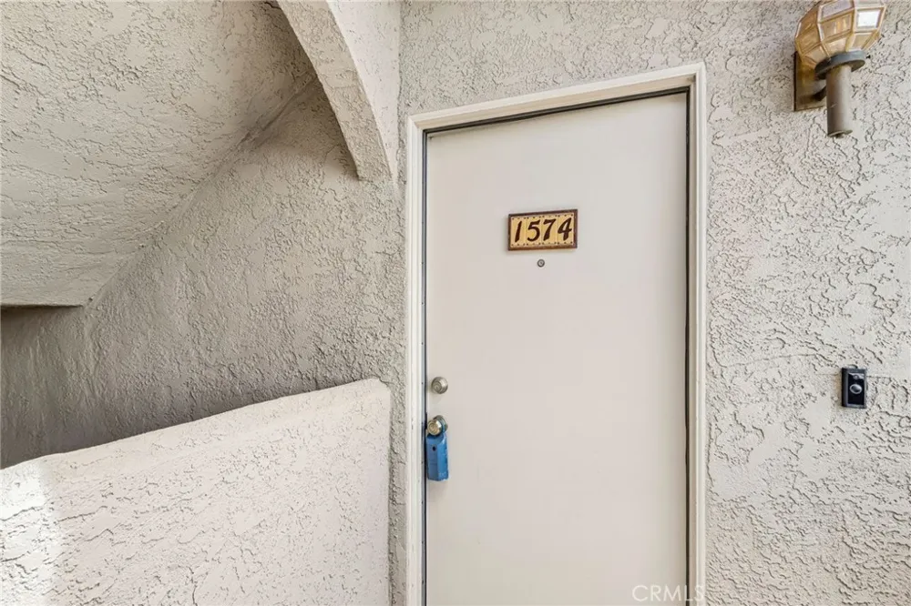 1574 Charterwood Court Thousand Oaks, CA 91362