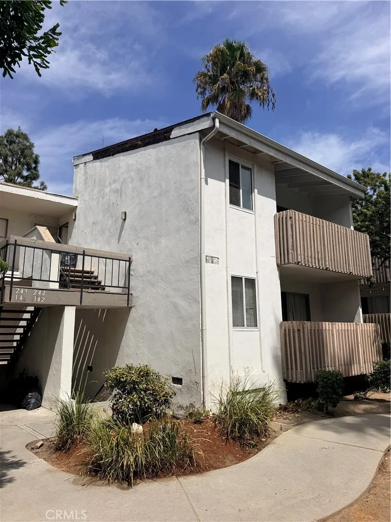 1661 Neil Armstrong #242 Montebello, CA 90640