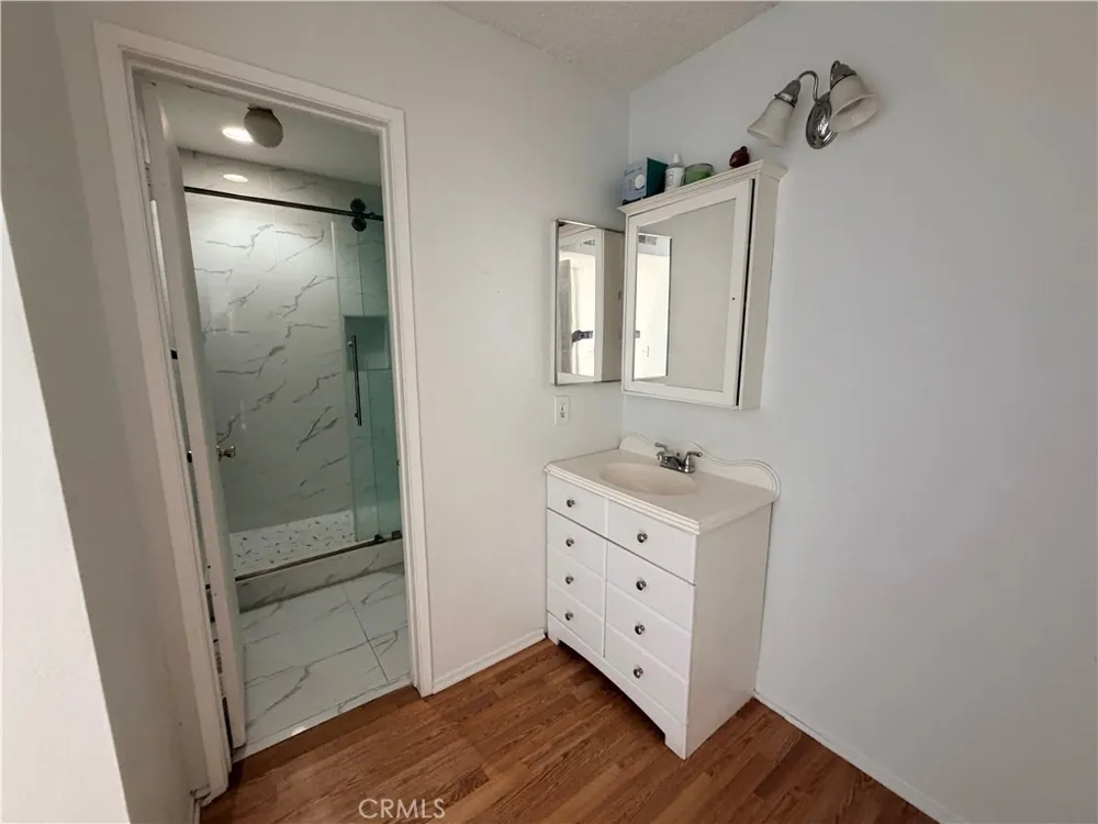 1661 Neil Armstrong #242 Montebello, CA 90640