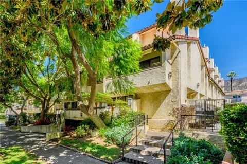 543 W Stocker Street #14