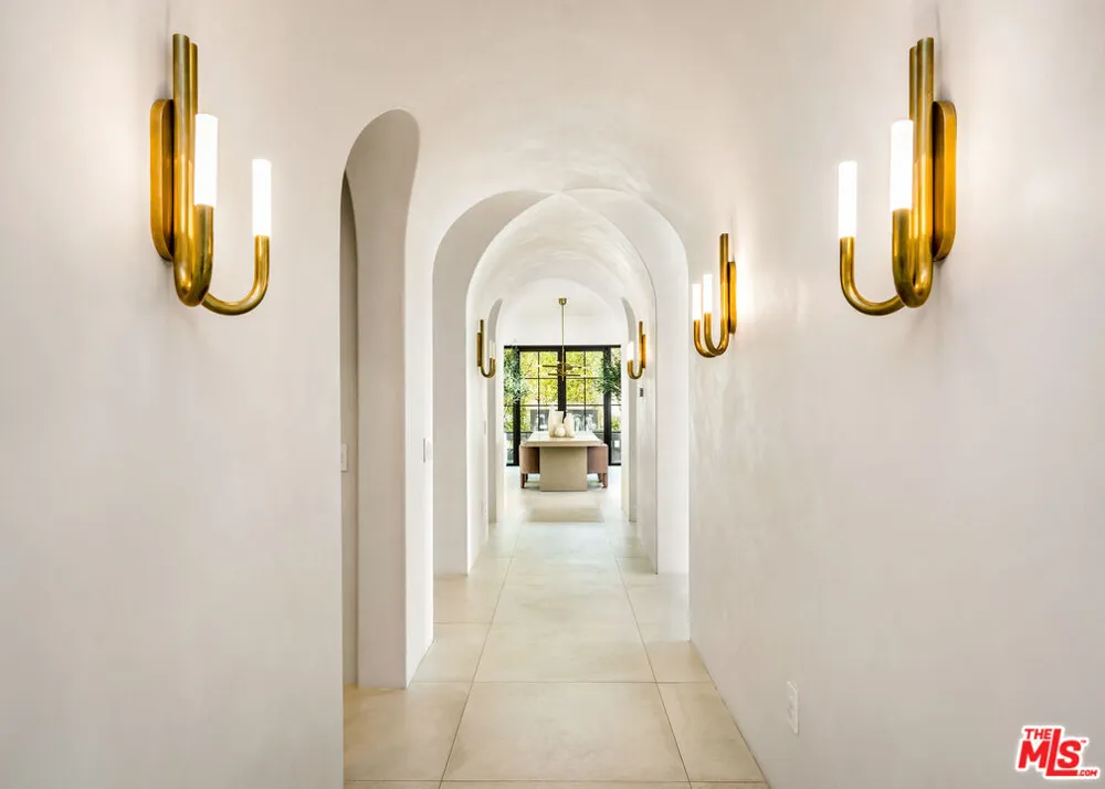 4205 Prado De La Puma Calabasas, CA 91302