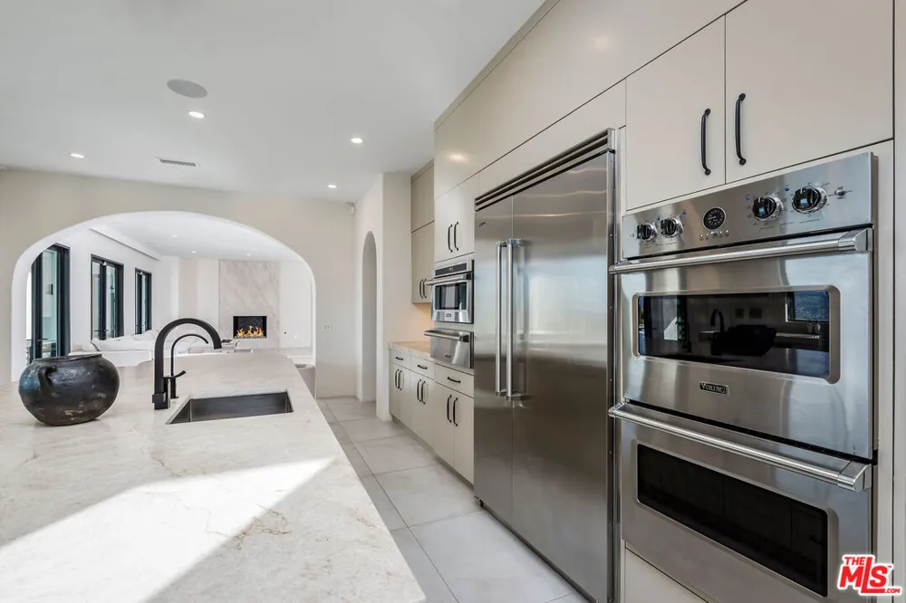 4205 Prado De La Puma Calabasas, CA 91302