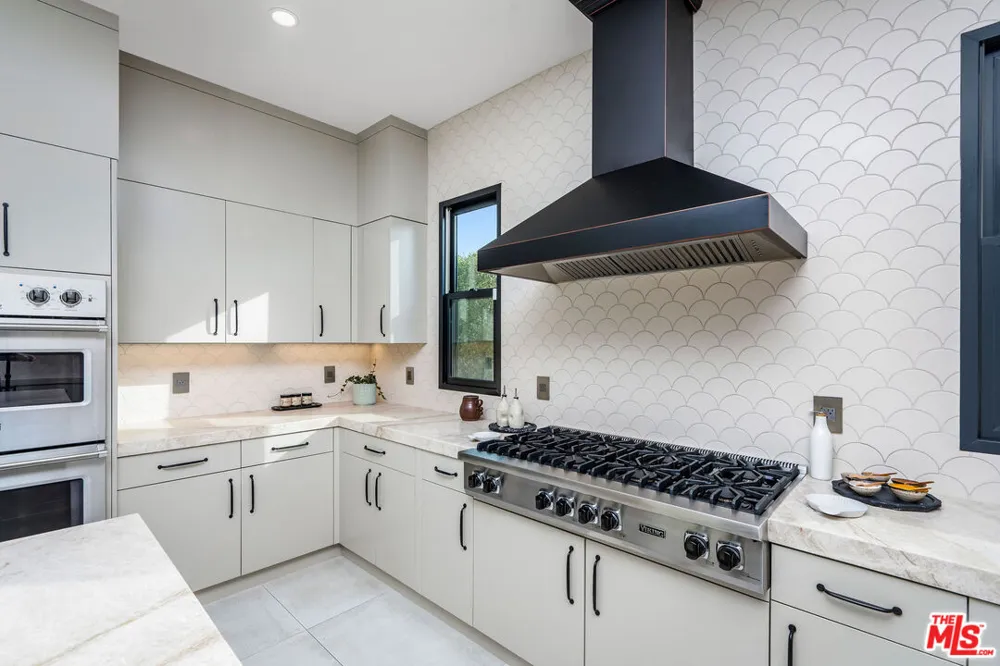 4205 Prado De La Puma Calabasas, CA 91302