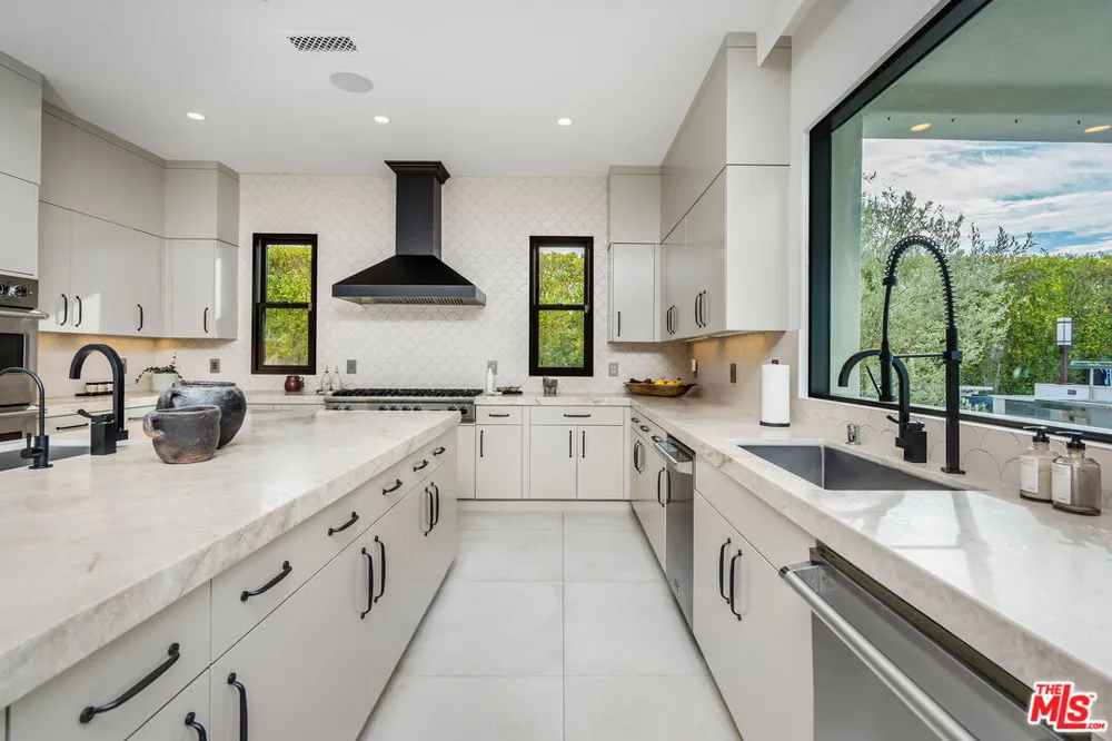 4205 Prado De La Puma Calabasas, CA 91302