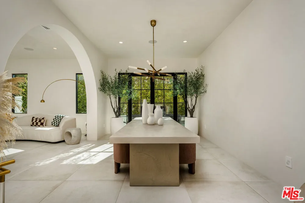 4205 Prado De La Puma Calabasas, CA 91302