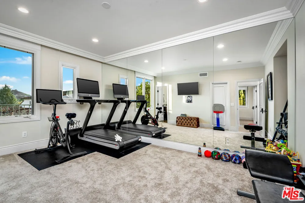 4205 Prado De La Puma Calabasas, CA 91302