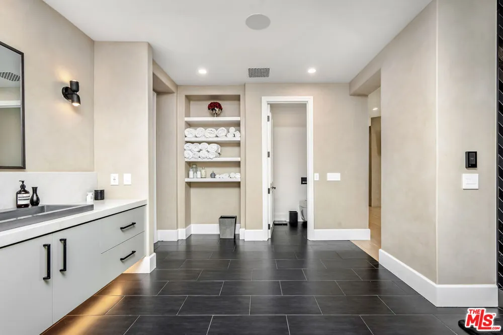 4205 Prado De La Puma Calabasas, CA 91302