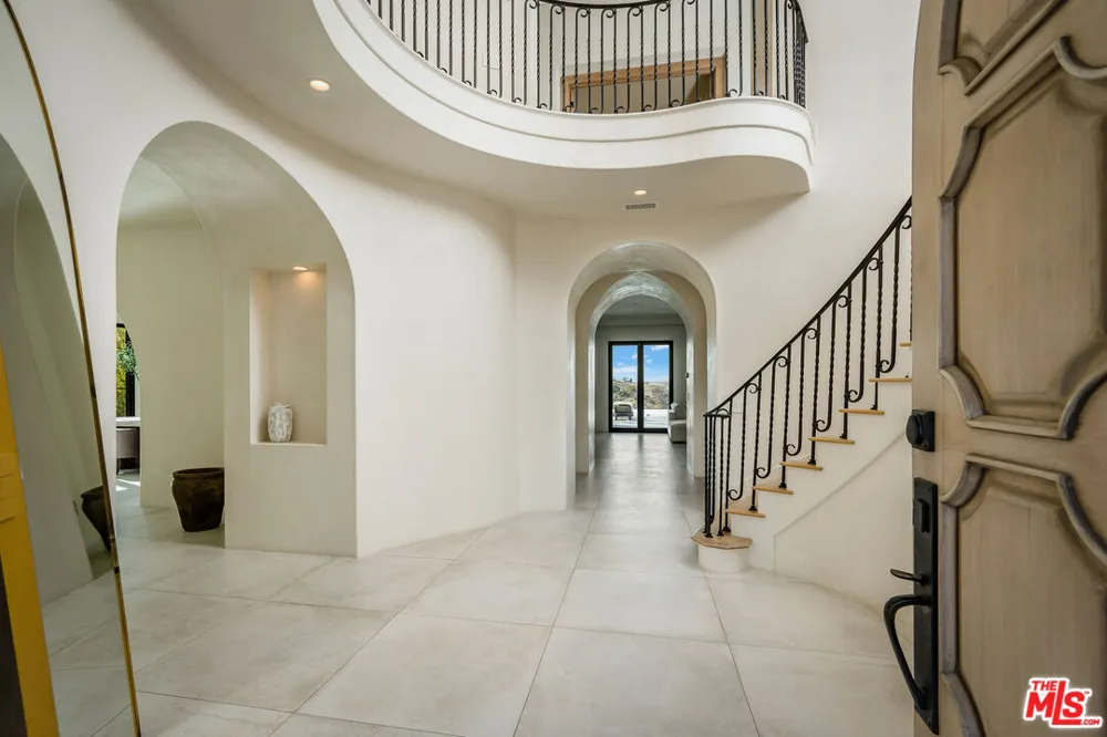 4205 Prado De La Puma Calabasas, CA 91302